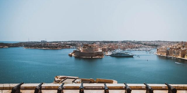 pexels-photo-1591250 ingles-en-malta