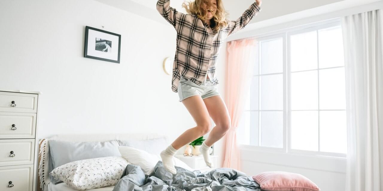 bed-bedroom-fun-1881328 familia-residencia-curso-extranjero