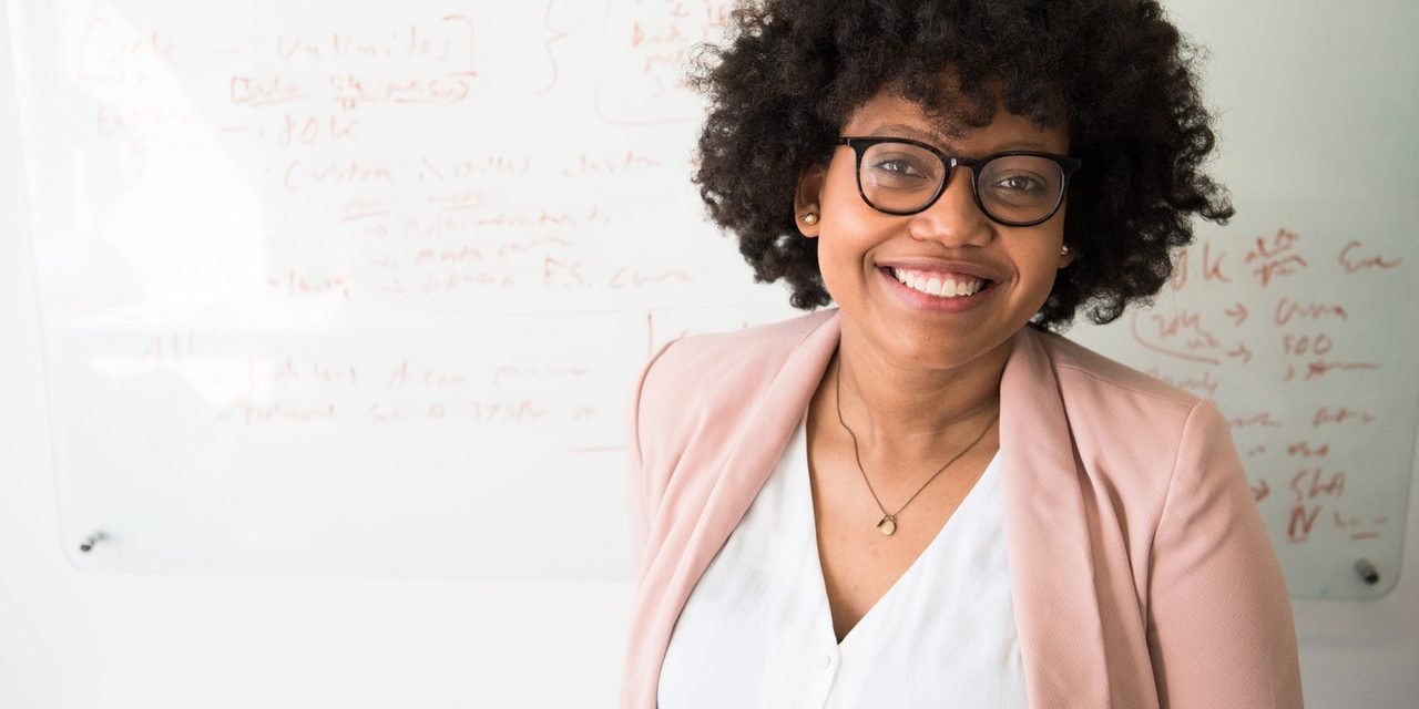 adult-african-american-afro-black-female-1181519 Cursos Teacher Training